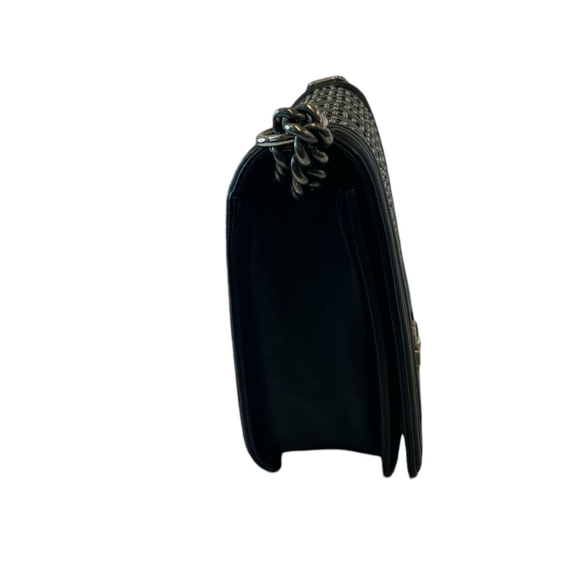 Chanel Boy Bag in Lambskin Leather with Grommets, Medium - Picture 5 of 9